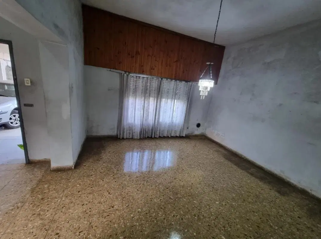 Casa en venta - 2 dormitoritos 1 baño - 118mts2 - Bernal Oeste 3