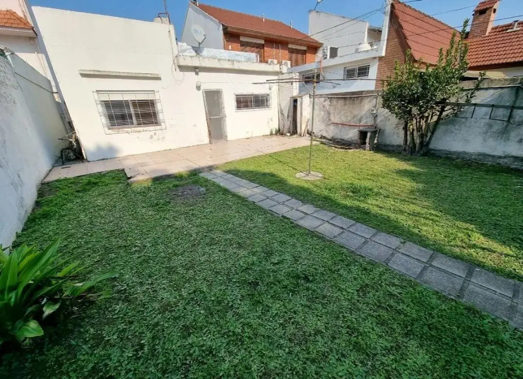 Casa en venta - 2 dormitoritos 1 baño - 118mts2 - Bernal Oeste 2