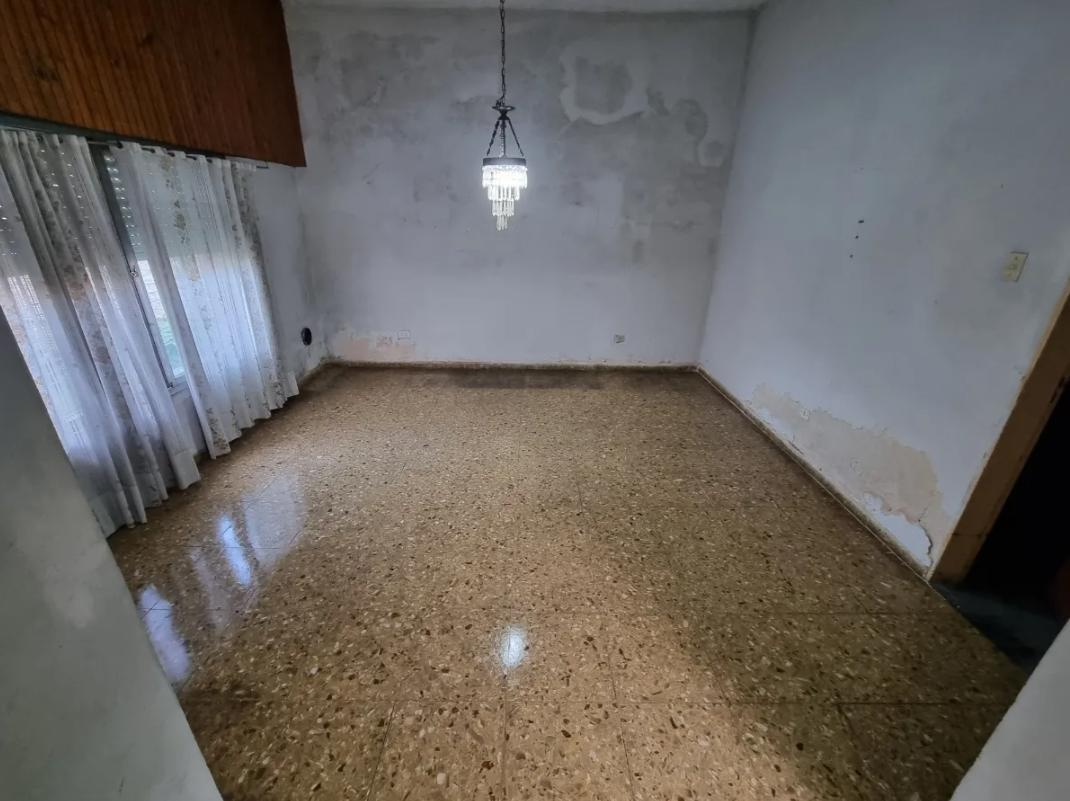 Foto de Casa en venta - 2 dormitoritos 1 baño - 118mts2 - Bernal Oeste, imagen 1