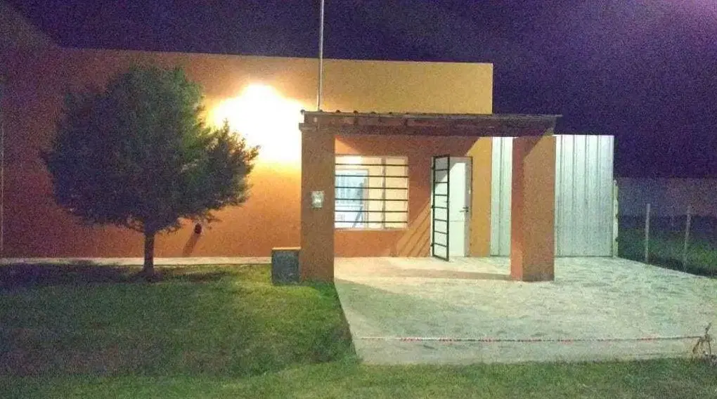 Casa venta 2 dormitorios 2 baños 2 cocheras 1 patio - 434 mts2 - Chascomús 2