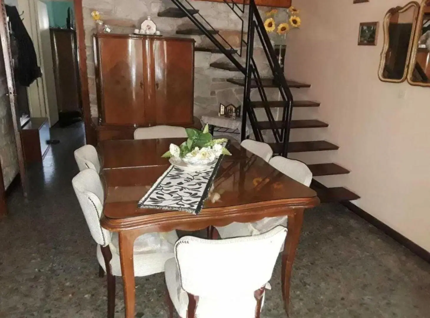 Casa en venta - 3 dormitorios 3 baños - 256mts2 - Quilmes 4