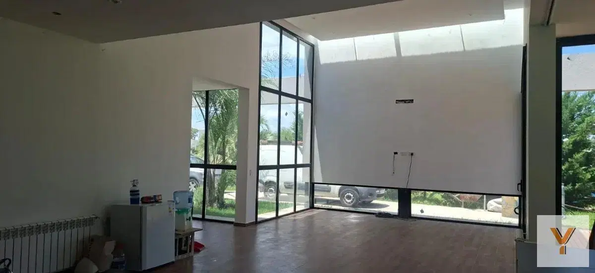 Casa en Venta - 3 Dormitorios 4 Baños - 735mts - Ezeiza 1