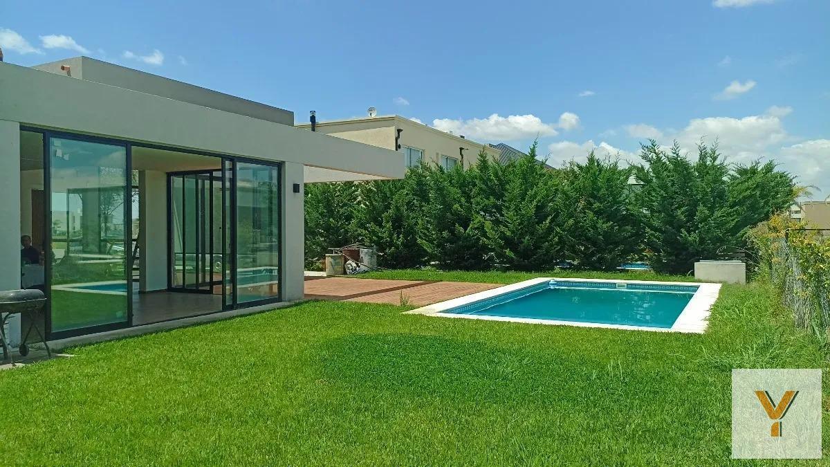Casa en Venta - 3 Dormitorios 4 Baños - 735mts - Ezeiza