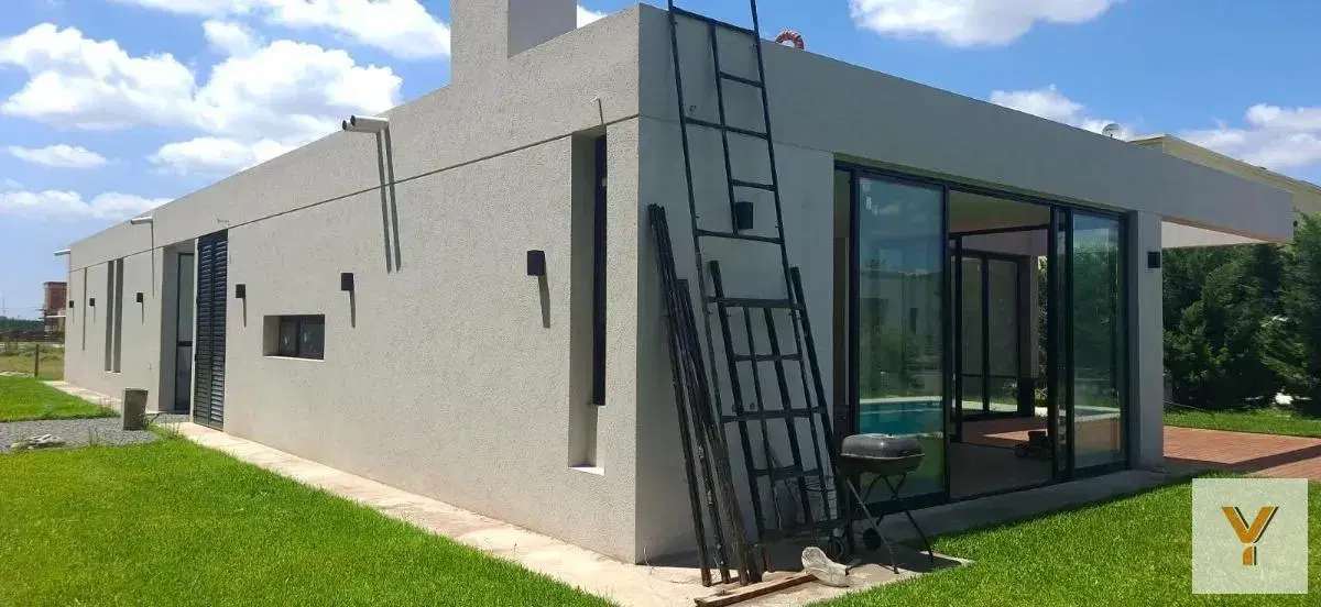 Casa en Venta - 3 Dormitorios 4 Baños - 735mts - Ezeiza 2