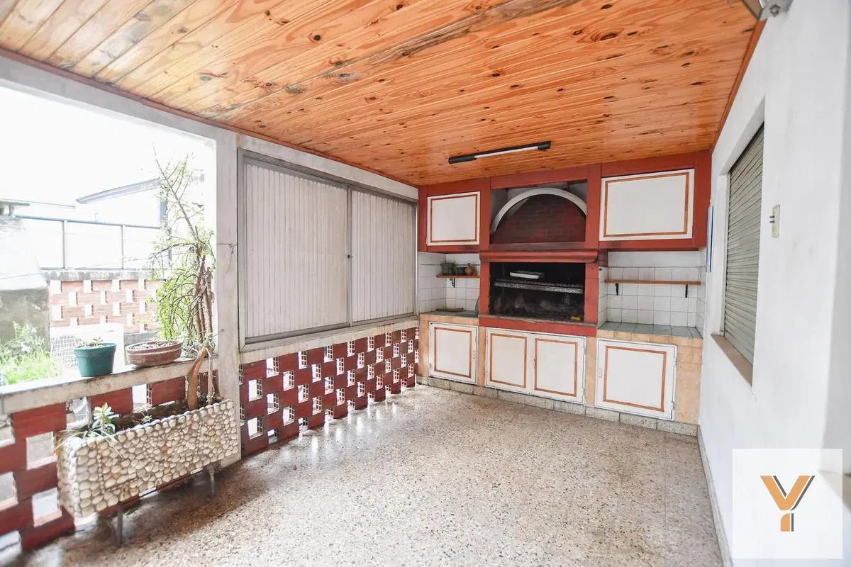 PH en venta - 3 Dormitorios 2 Baños - 160Mts2 - Los Hornos 5