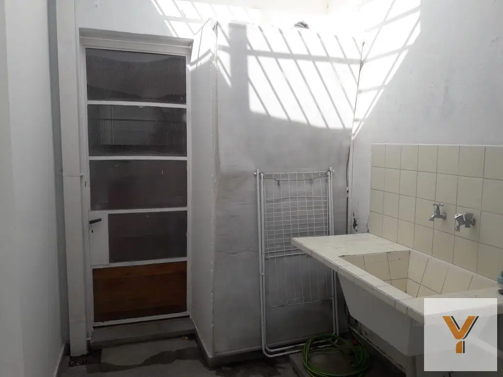 Casa en venta - 1 Dormitorio 1 Baño - Cochera - 180Mts2 - La Plata 2