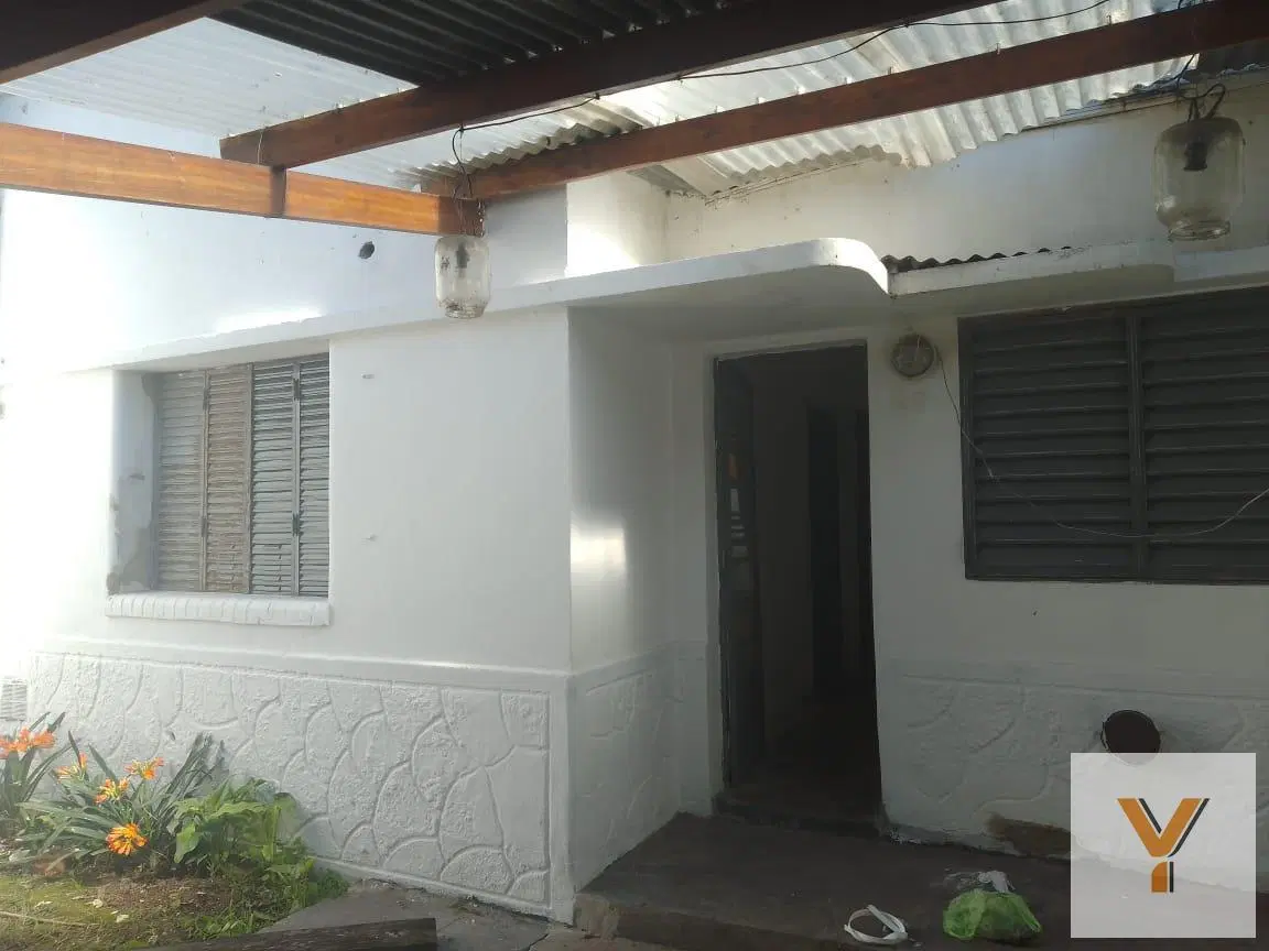 Casa en venta - 1 Dormitorio 1 Baño - Cochera - 180Mts2 - La Plata 8