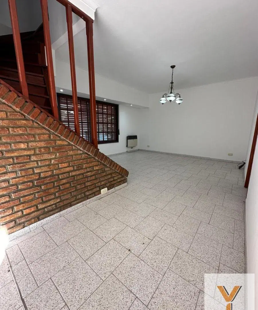 Casa en venta - 5 Dormitorios 5 Baños - Cocheras - 400Mts2 - La Plata 2