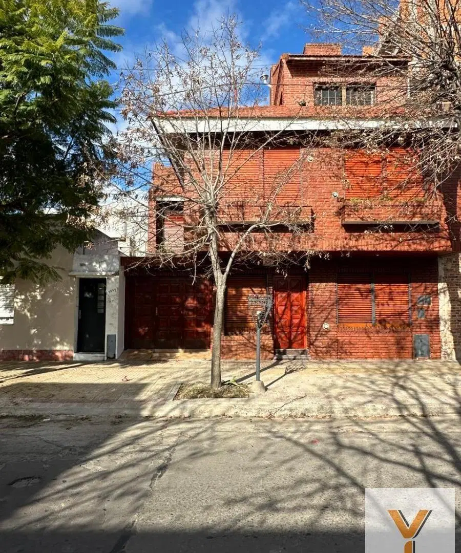 Casa en venta - 5 Dormitorios 5 Baños - Cocheras - 400Mts2 - La Plata 1