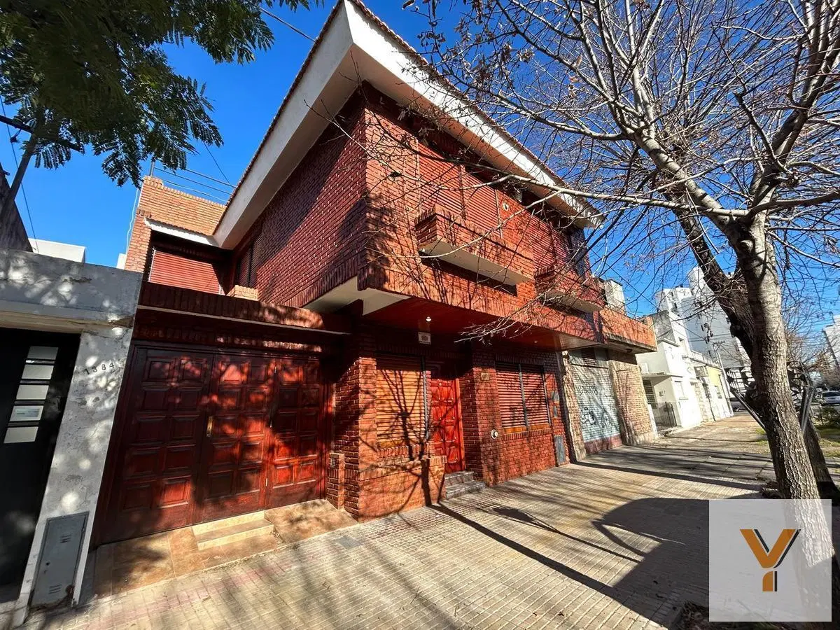 Casa en venta - 5 Dormitorios 5 Baños - Cocheras - 400Mts2 - La Plata 4