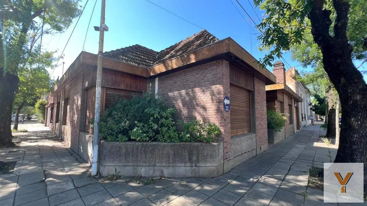 Casa en venta - 4 Dormitorios 4 Baños - 250mts2 - Mercedes 4