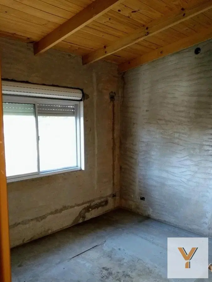 Casa en venta - 4 dormitorios 2 baños - patio - 130 mts2 - Luis Guillon 2