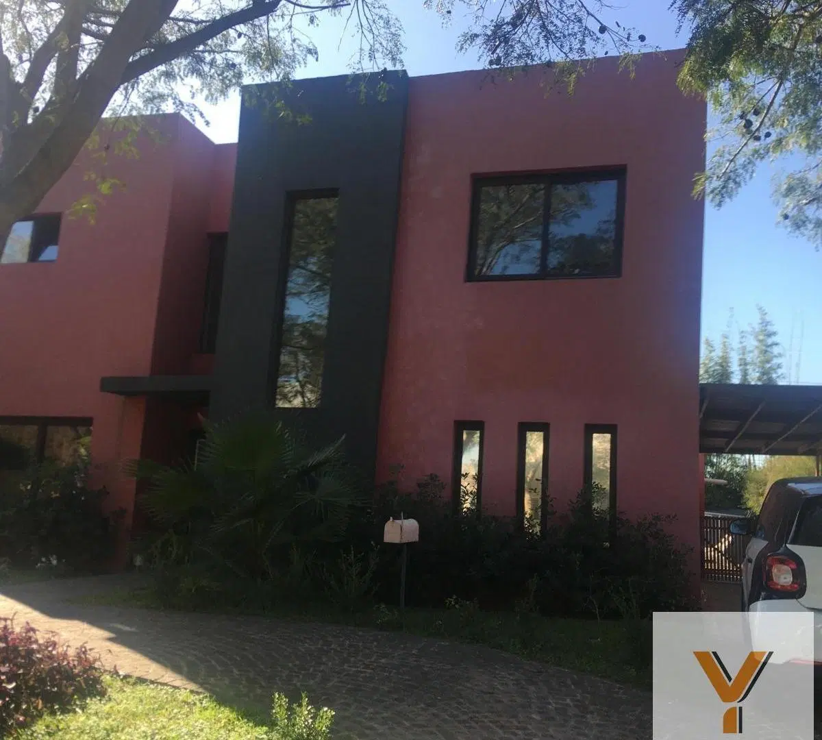 Casa en venta - 4 Dormitorios 4 Baños - Benavidez 3