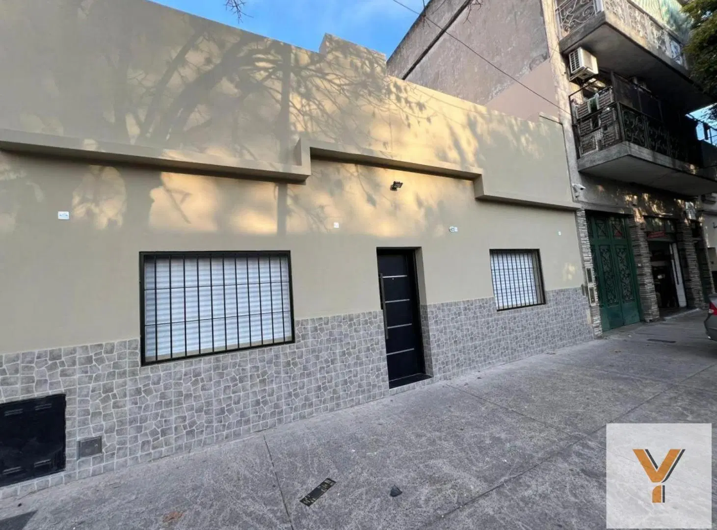 Casa en Venta - 2 Dormitorios 2 Baños - 212mts - Parque Avellaneda 4