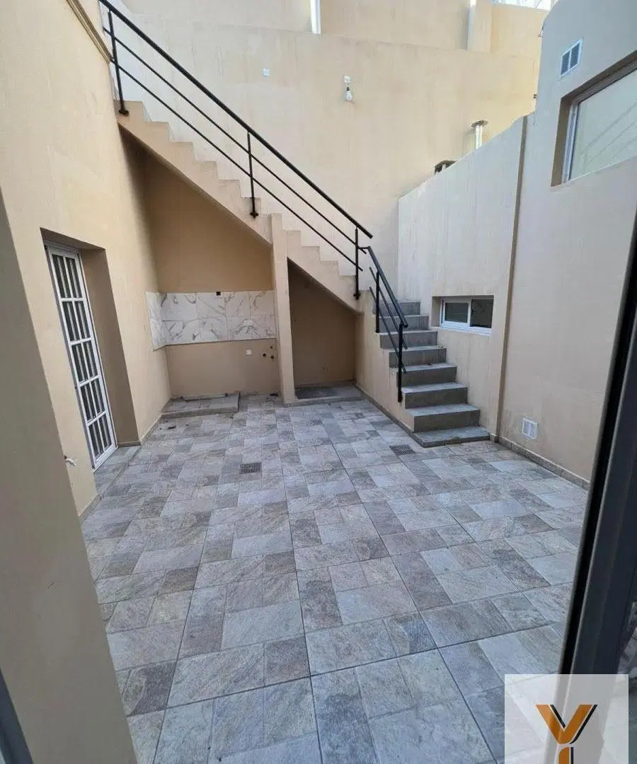 Casa en Venta - 2 Dormitorios 2 Baños - 212mts - Parque Avellaneda 5