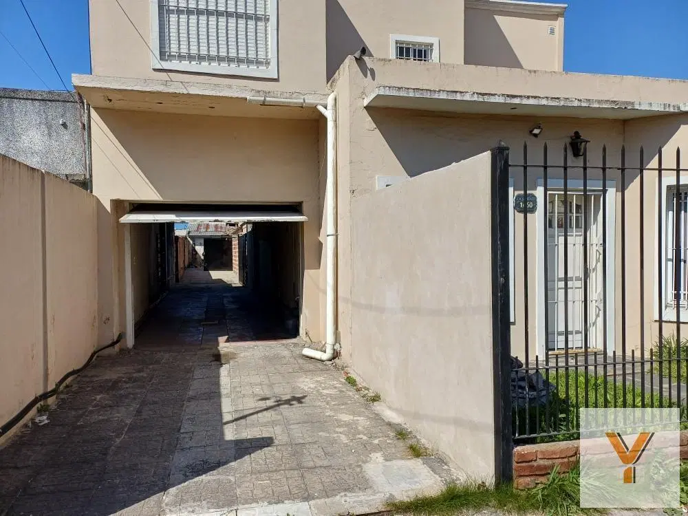 PH en venta - 2 Dormitorios 1 Baño - Cochera - 110Mts2 - Burzaco 3