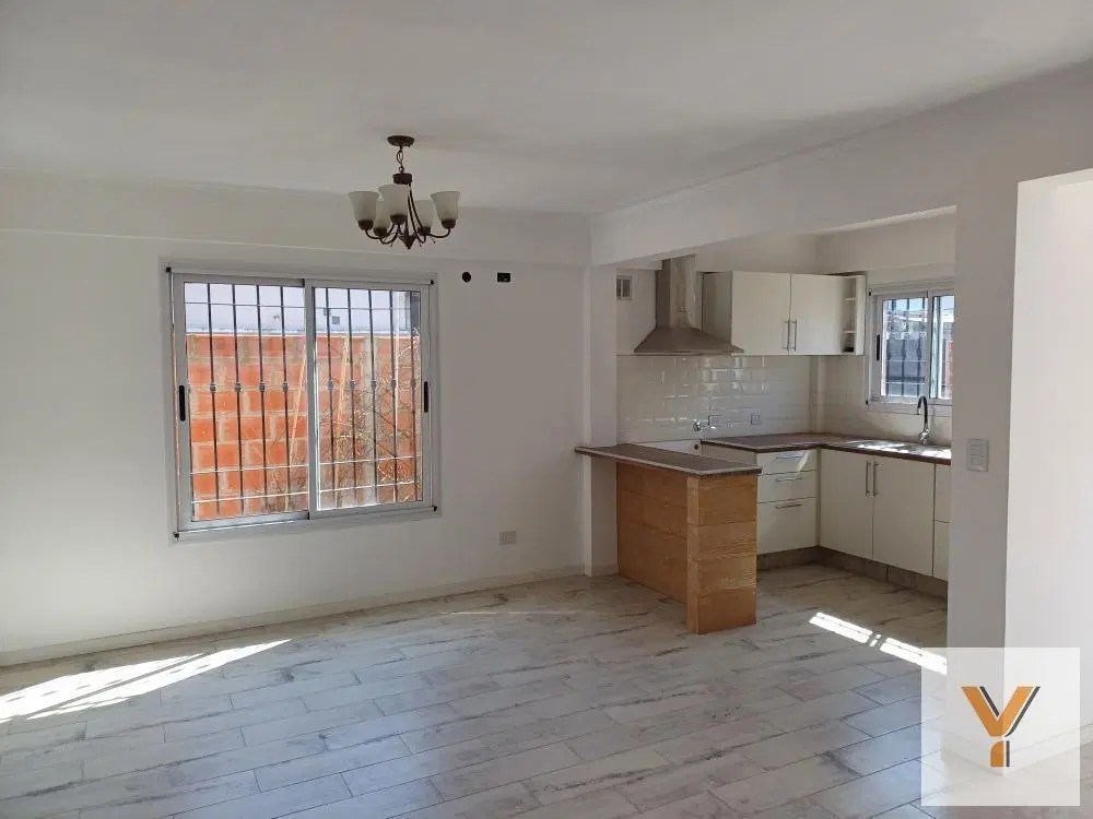 PH en venta - 2 Dormitorios 1 Baño - Cochera - 110Mts2 - Burzaco 2