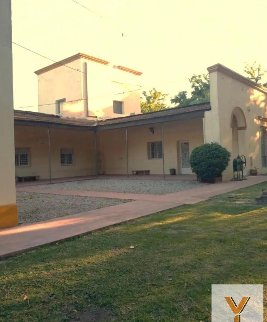Edificio Comercial en venta - 10 Dormitorios 7 Baños - Berisso