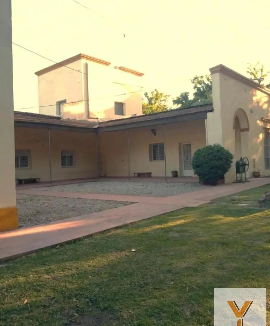 Edificio Comercial en venta - 10 Dormitorios 7 Baños - Berisso 4