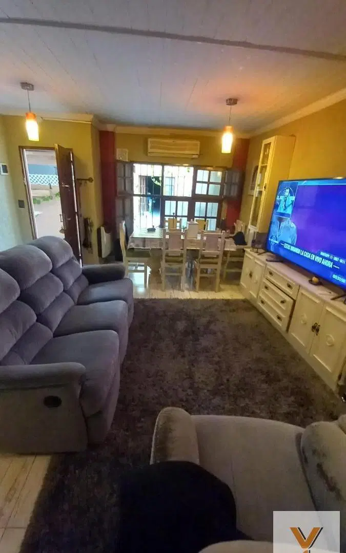 PH en venta - 4 Dormitorios 2 Baños - Ituzaingó 1