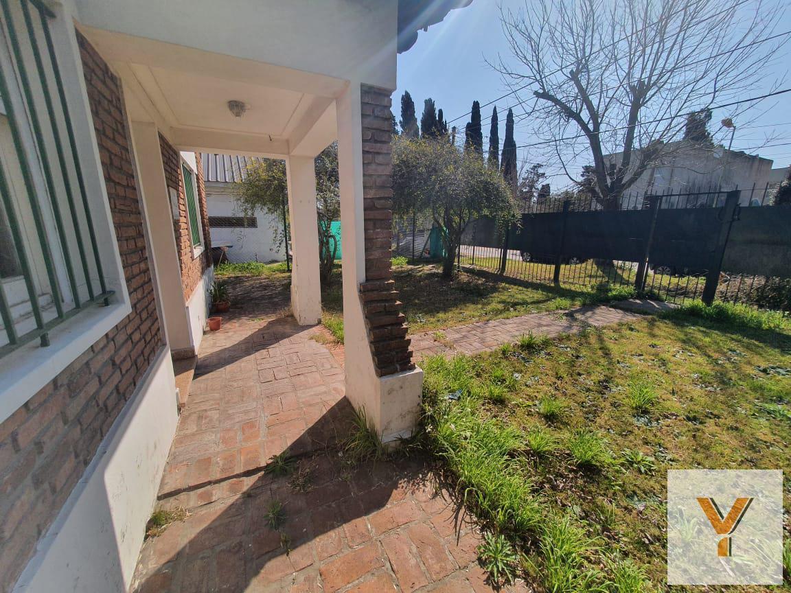 Casa en venta - 1 Dormitorio 1 Baño - Cochera - 712 mts2 - Manuel B. Gonnet, La Plata