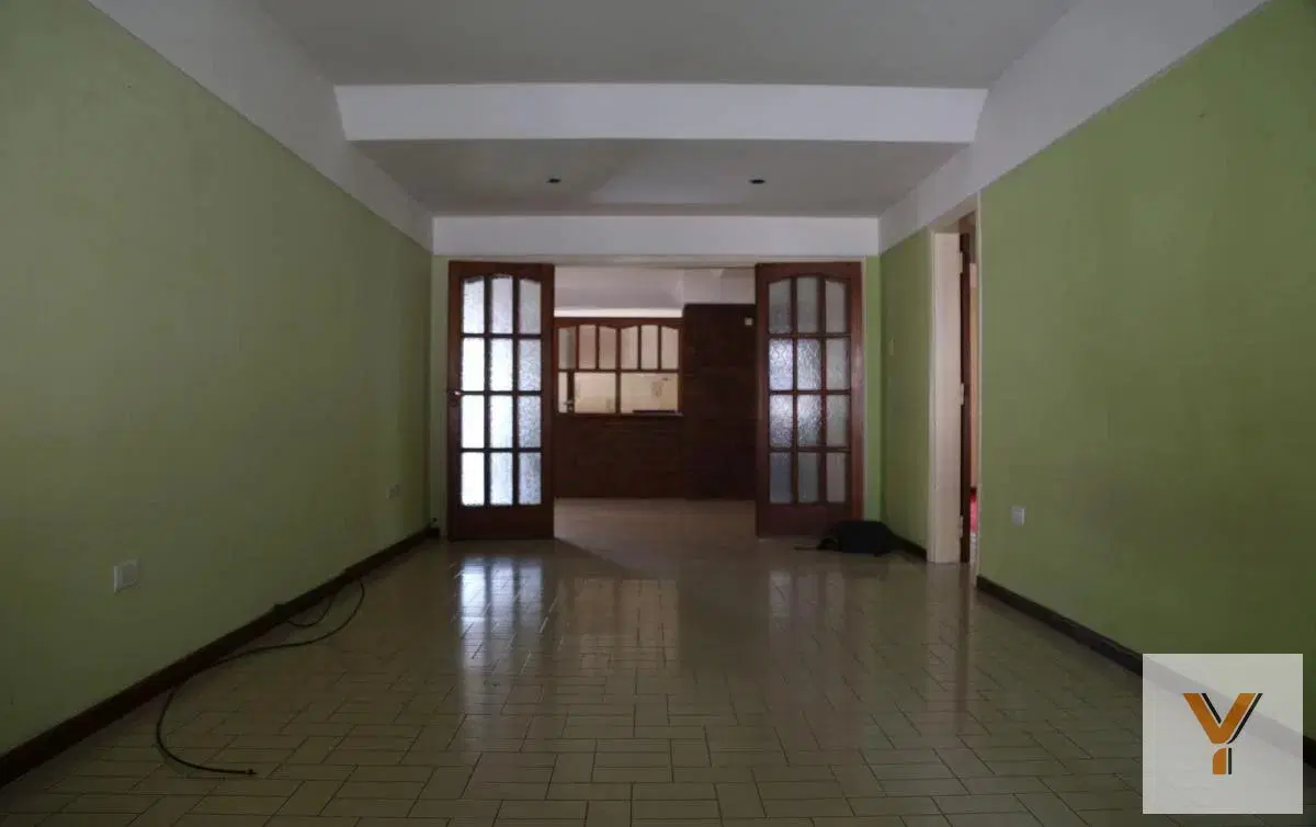 Casa en venta - 4 Dormitorios 2 Baños - Cochera - 240Mts2 - Balcarce 2