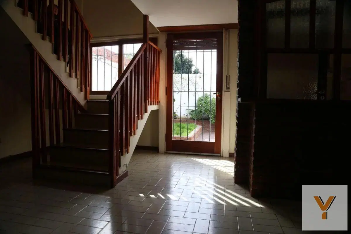 Casa en venta - 4 Dormitorios 2 Baños - Cochera - 240Mts2 - Balcarce 3