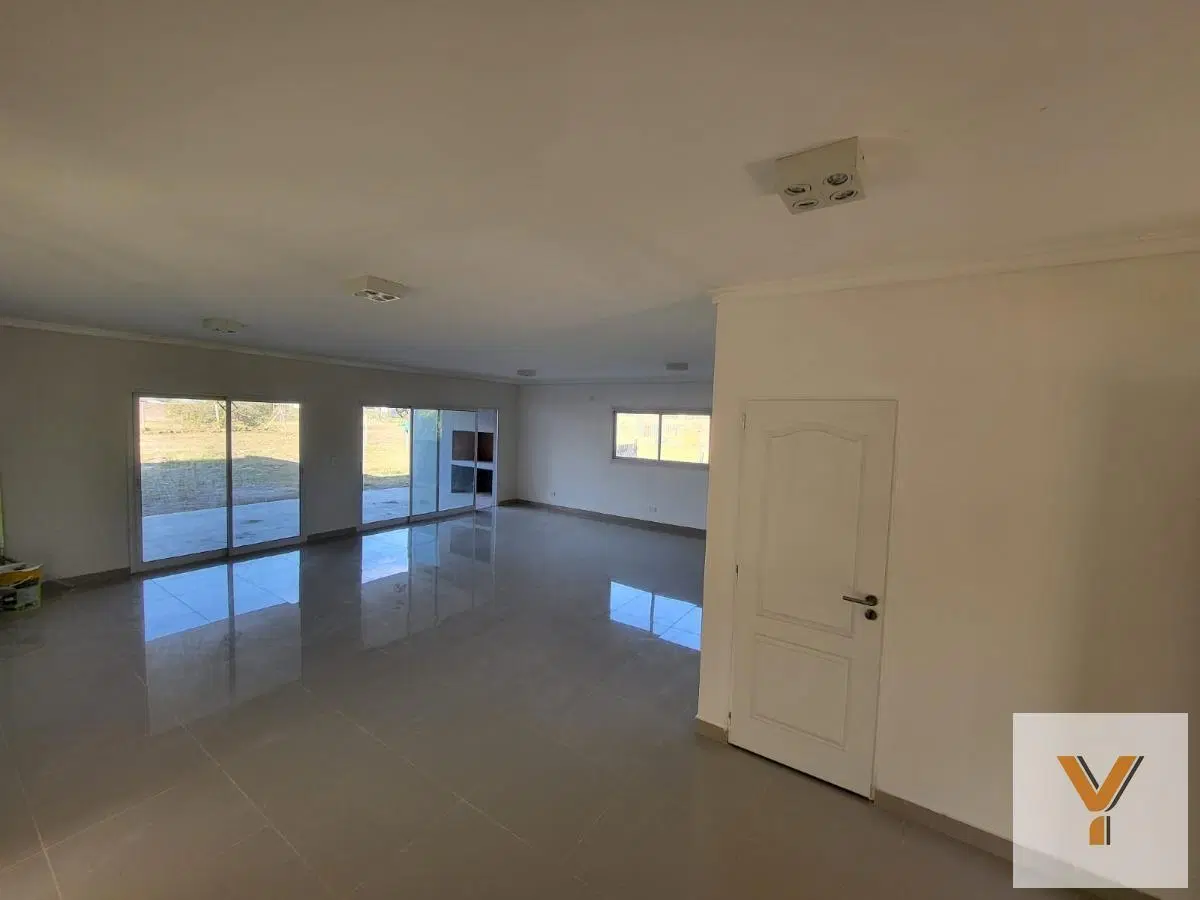 Casa en Venta -4 dormitorios 4 baños - 1000mts2 - Escobar 2