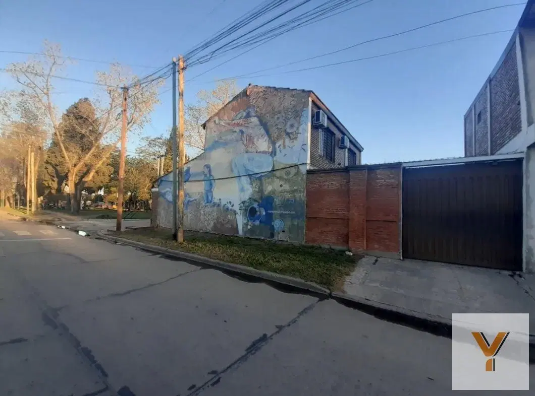 Casa venta - 4 dormitorios 2 baños - 283mts2 totales - Glew 3