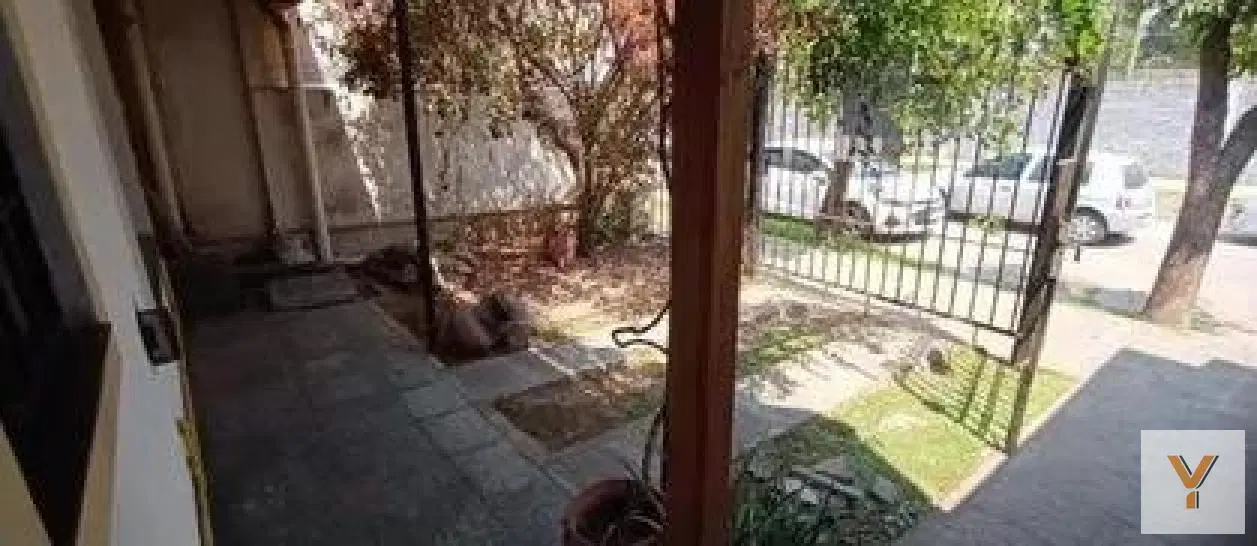 Casa en venta - 2 Dormitorios 2 Baños - Cochera - 237Mts2 - Quilmes 8