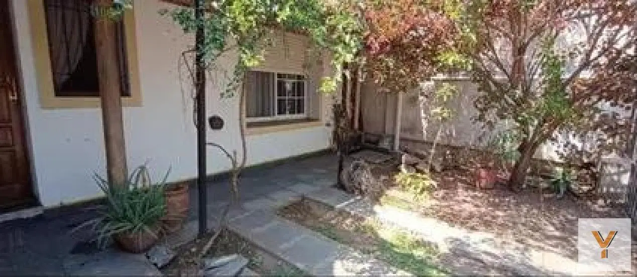 Casa en venta - 2 Dormitorios 2 Baños - Cochera - 237Mts2 - Quilmes 3