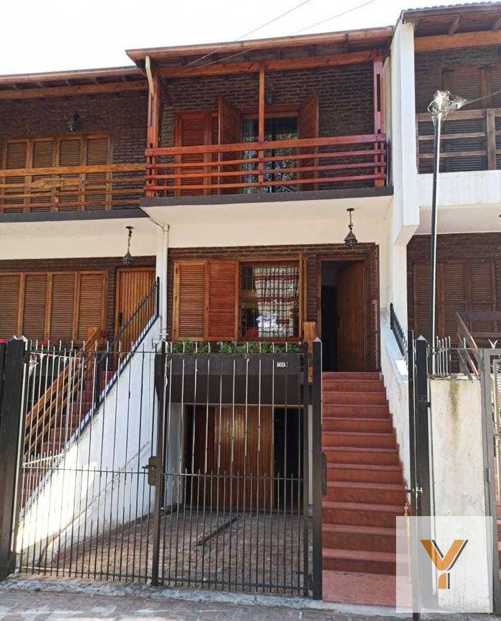 Casa en venta - 4 Dormitorios 3 Baños 2 Cocheras - 250Mts2 - San Bernardo Del Tuyu