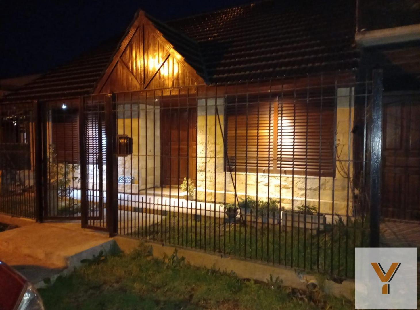 Casa en venta - 3 Dormitorios 4 Baños - Cochera - 225Mts2 - Mar del Plata