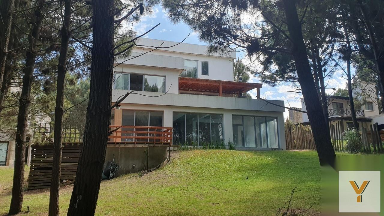 Casa en Venta - 6 Dormitorios 6 Baños - 1000mts - Costa Esmeralda
