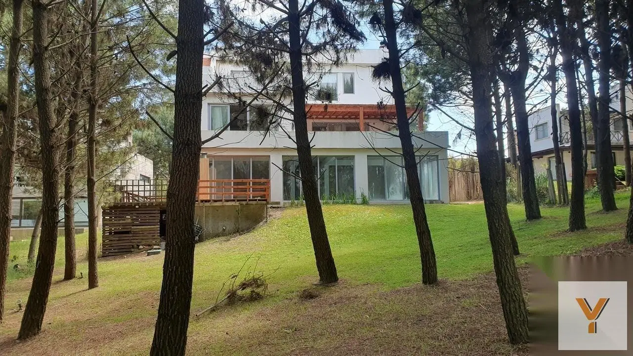 Casa en Venta - 6 Dormitorios 6 Baños - 1000mts - Costa Esmeralda 4