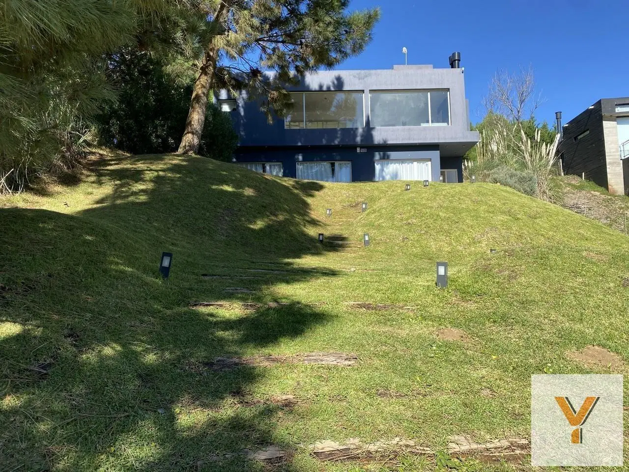 Casa en Venta - 3 Dormitorios 3 Baños - 1000mts - Costa Esmeralda 5