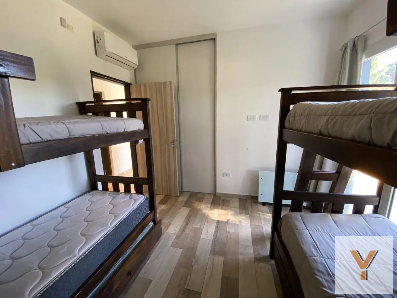 Casa en Venta - 3 Dormitorios 3 Baños - 1000mts - Costa Esmeralda 2
