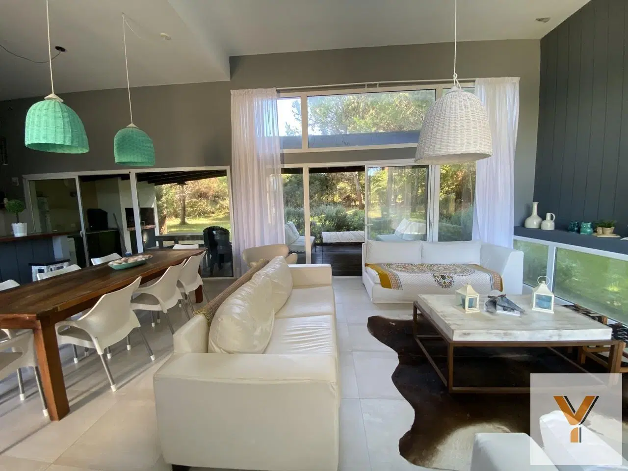 Casa en Venta - 3 Dormitorios 2 Baños - 1000mts - Costa Esmeralda 1
