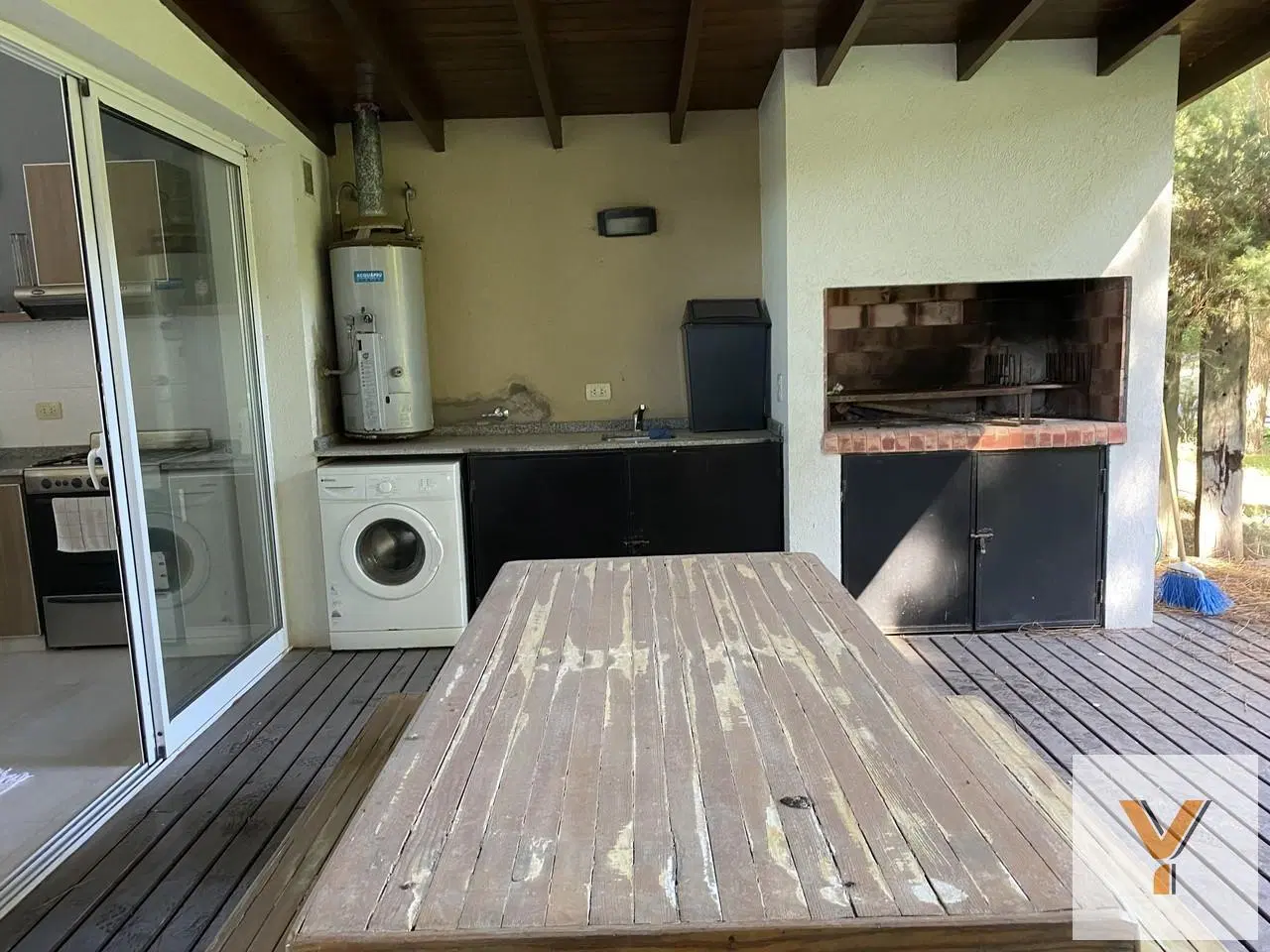 Casa en Venta - 3 Dormitorios 2 Baños - 1000mts - Costa Esmeralda 8