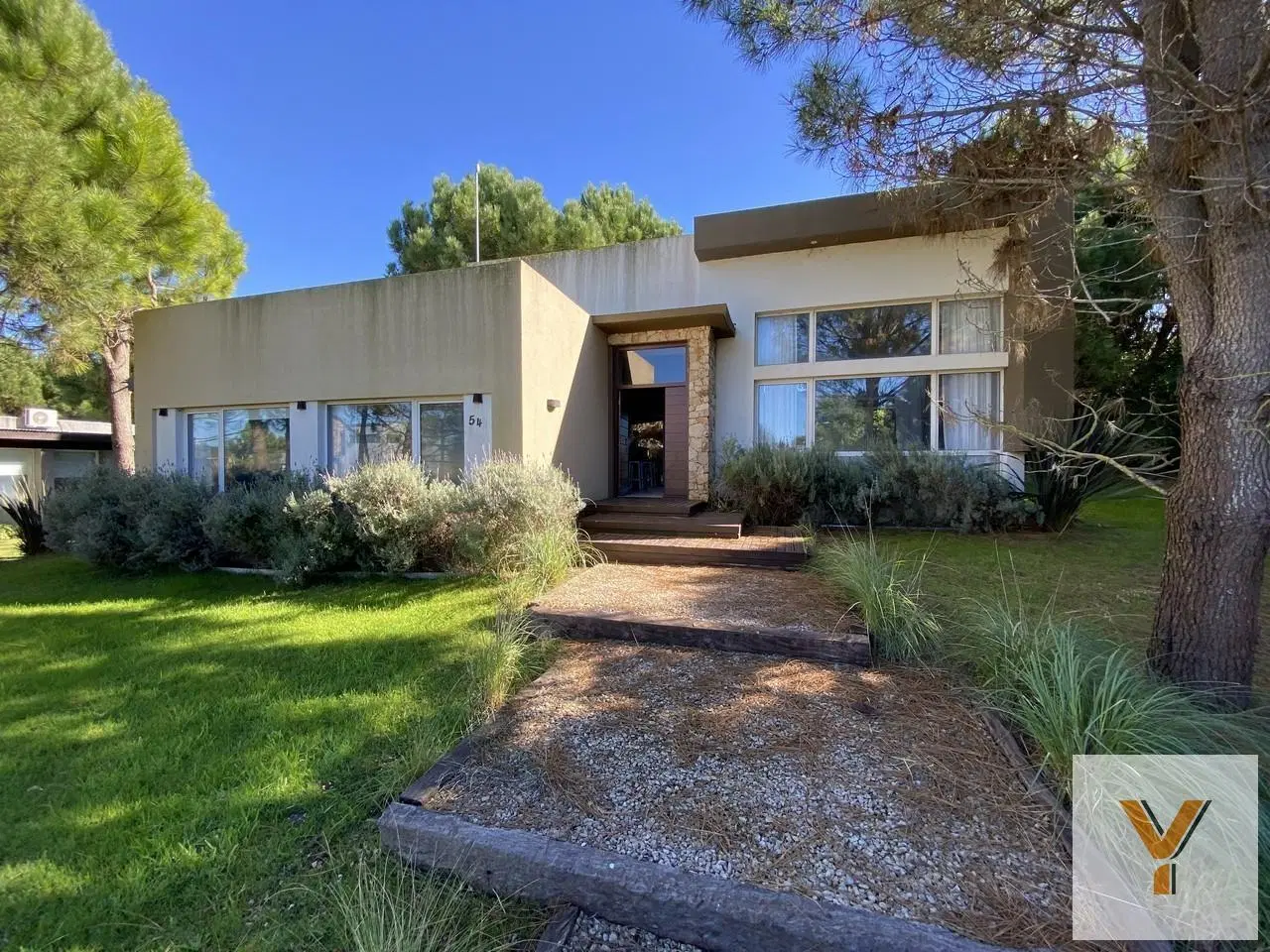 Casa en Venta - 3 Dormitorios 2 Baños - 1000mts - Costa Esmeralda 2
