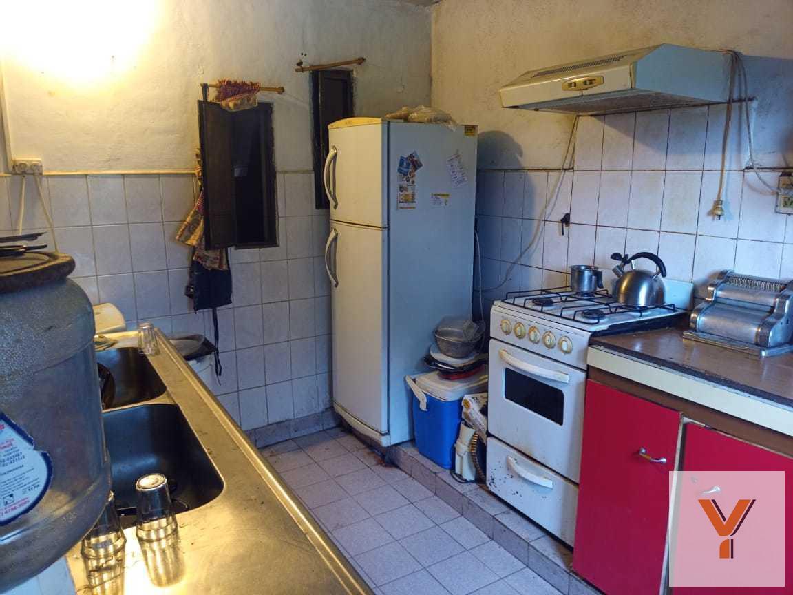 Foto de Casa en venta - 3 Dormitorios 1 Baño 2 Cocheras - 360Mts2 - Luis, imagen 1