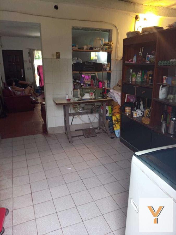 Foto de Casa en venta - 3 Dormitorios 1 Baño 2 Cocheras - 360Mts2 - Luis, imagen 2