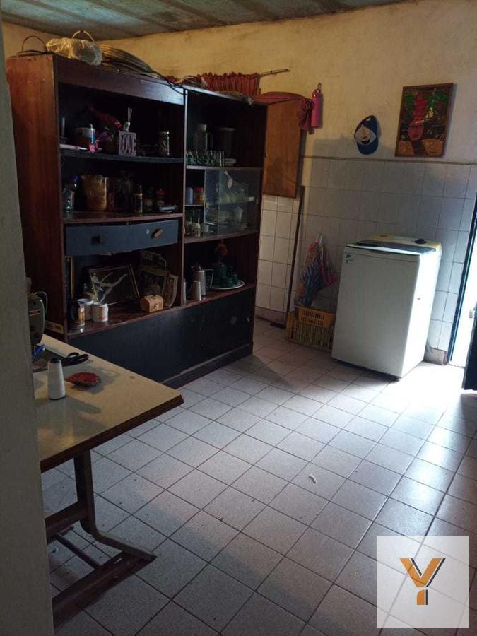 Foto de Casa en venta - 3 Dormitorios 1 Baño 2 Cocheras - 360Mts2 - Luis, imagen 4