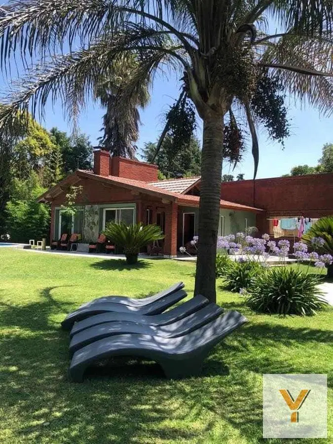 Casa en alquiler temporal - 4 dormitorios 4 baños - pileta y parque- Ezeiza 2