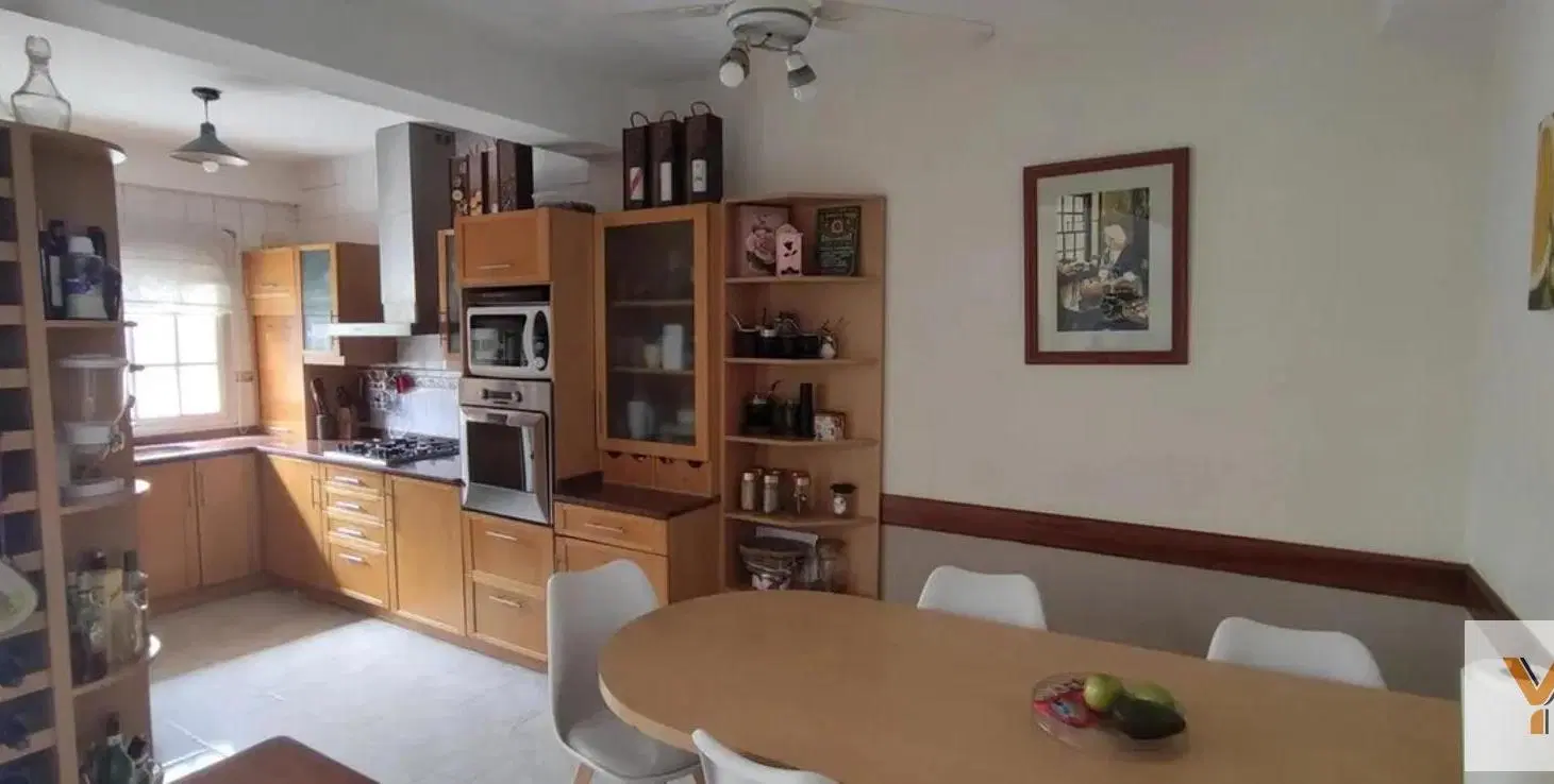 Casa en venta - 4 Dormitorios 2 Baños - Garín 2