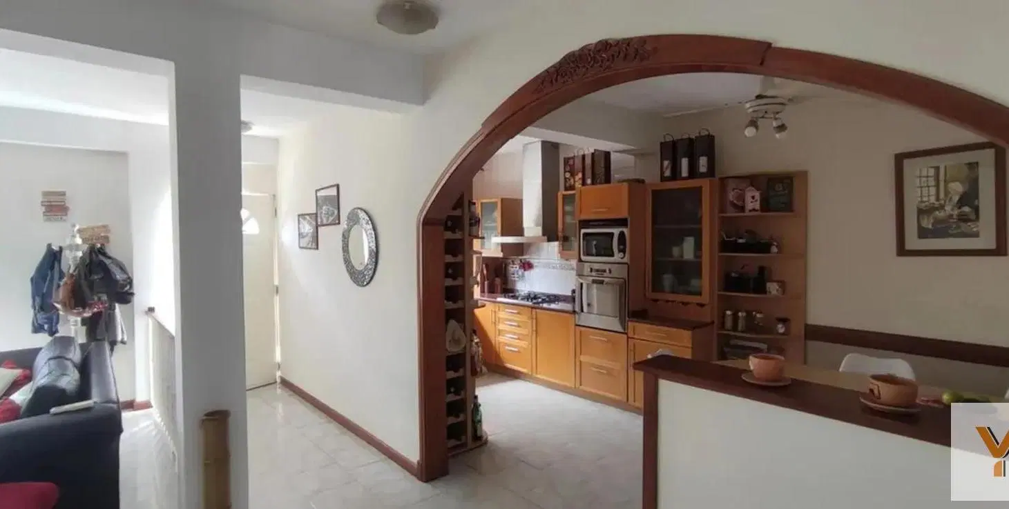 Casa en venta - 4 Dormitorios 2 Baños - Garín 5