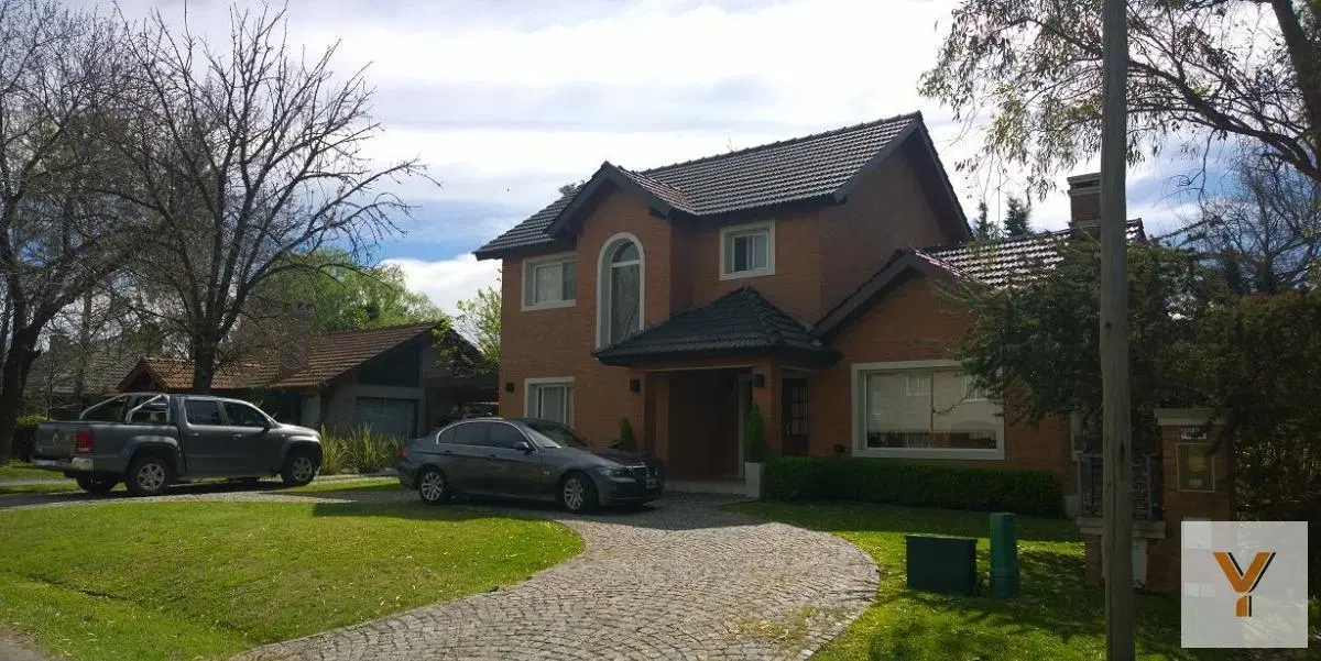 Casa en venta - 3 Dormitorios 4 Baños - Cocheras - 900Mts2 - Exaltación de la Cruz 4