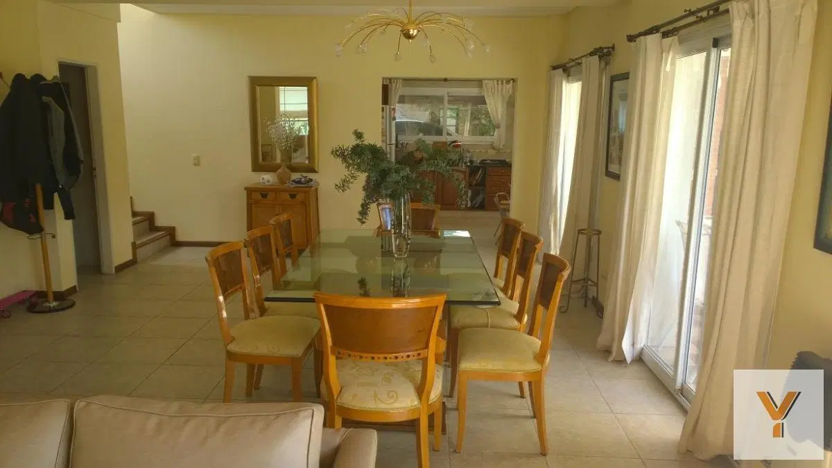 Casa en venta - 3 Dormitorios 4 Baños - Cocheras - 900Mts2 - Exaltación de la Cruz 5