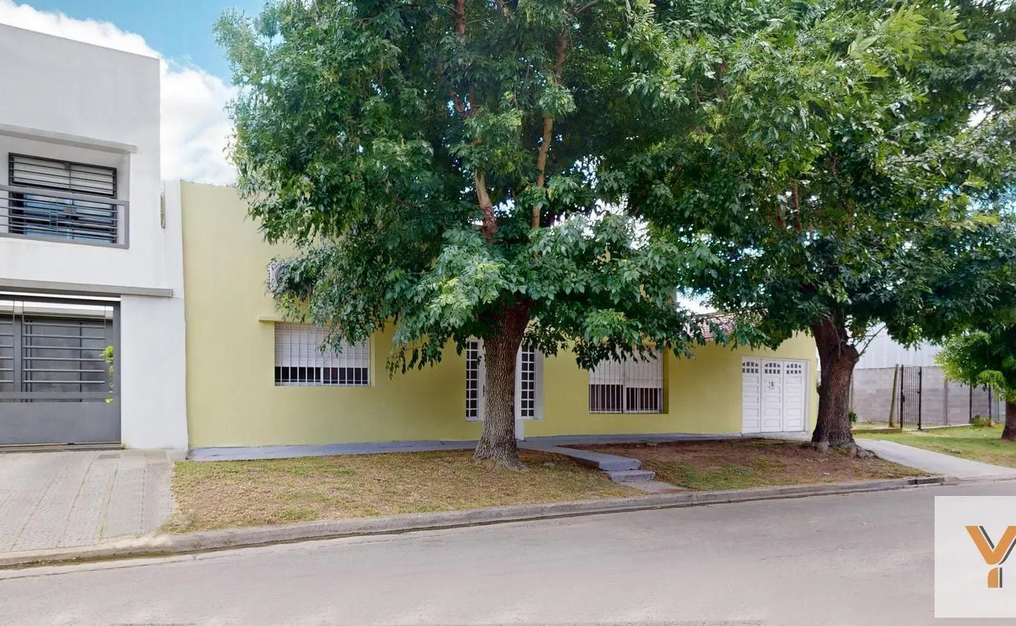 Casa en Venta - 3 Dormitorios 2 Baños - 480mts - La Plata 2
