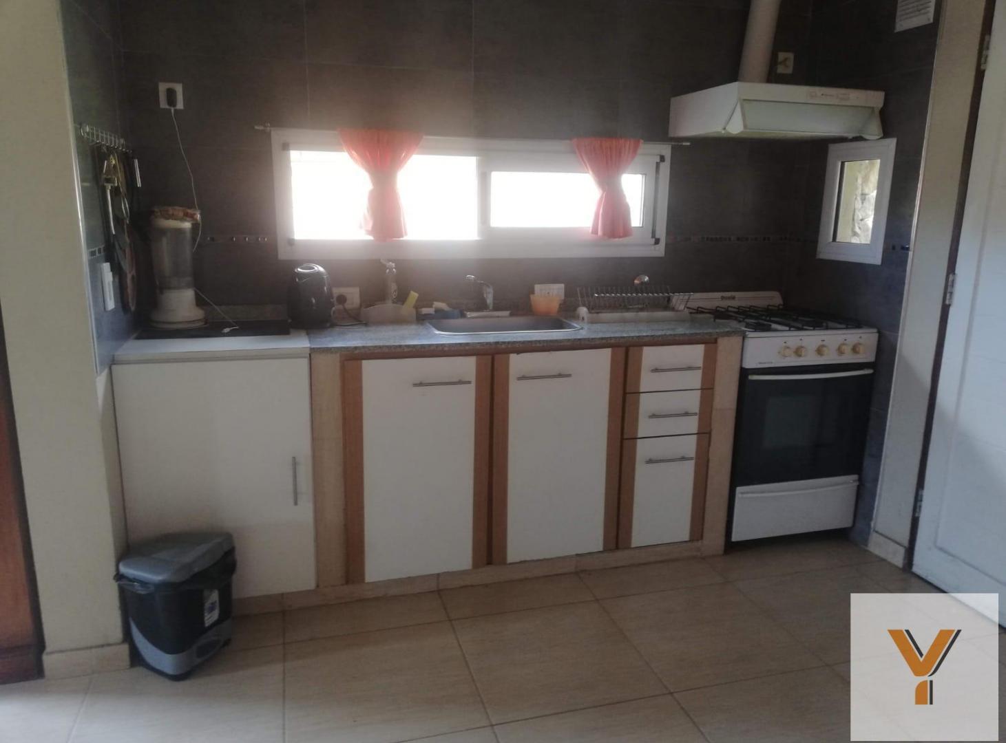 Foto de Casa en Venta - 4 Dormitorios 2 Baños - 600mts - Mar Azul, imagen 3